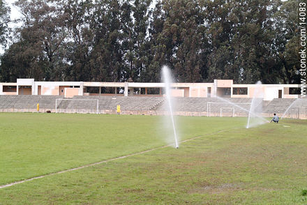 Riego en el estadio Charrúa - Departamento de Montevideo - URUGUAY. Foto No. 14083