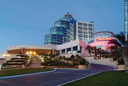 Hotel y casino Conrad al atardecer - Punta del Este y balnearios cercanos - URUGUAY. Foto No. 14111