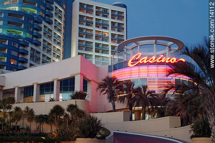 Hotel y casino Conrad al atardecer - Punta del Este y balnearios cercanos - URUGUAY. Foto No. 14112