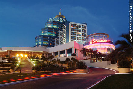 Hotel y casino Conrad al atardecer - Punta del Este y balnearios cercanos - URUGUAY. Foto No. 14115
