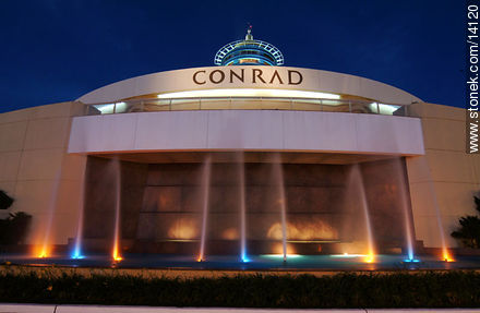 Hotel y casino Conrad al atardecer - Punta del Este y balnearios cercanos - URUGUAY. Foto No. 14120