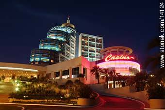 Hotel y casino Conrad al atardecer - Punta del Este y balnearios cercanos - URUGUAY. Foto No. 14124