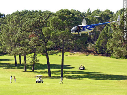 Helicóptero en un club de Golf - Punta del Este y balnearios cercanos - URUGUAY. Foto No. 14989