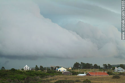 Tormenta de verano en Punta Negra - Departamento de Maldonado - URUGUAY. Foto No. 14355