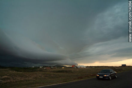 Tormenta de verano en Punta Negra - Departamento de Maldonado - URUGUAY. Foto No. 14364