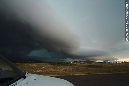 Tormenta de verano en Punta Negra - Departamento de Maldonado - URUGUAY. Foto No. 14365