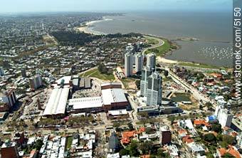 Buceo. Montevideo Shopping. World Trade Center Montevideo. - Departamento de Montevideo - URUGUAY. Foto No. 5150