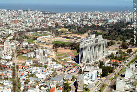Parque Batlle, Hospital de Clínicas, Av Italia, Estadio Centenario - Departamento de Montevideo - URUGUAY. Foto No. 5182