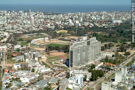 Parque Batlle, Hospital de Clínicas, Av Italia, Estadio Centenario - Departamento de Montevideo - URUGUAY. Foto No. 5183