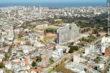 Parque Batlle, Hospital de Clínicas, Av Italia, Estadio Centenario - Departamento de Montevideo - URUGUAY. Foto No. 5184