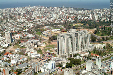 Parque Batlle, Hospital de Clínicas, Av Italia, Estadio Centenario - Departamento de Montevideo - URUGUAY. Foto No. 5185