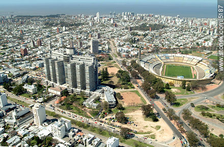 Parque Batlle, Hospital de Clínicas, Av Italia, Estadio Centenario - Departamento de Montevideo - URUGUAY. Foto No. 5187