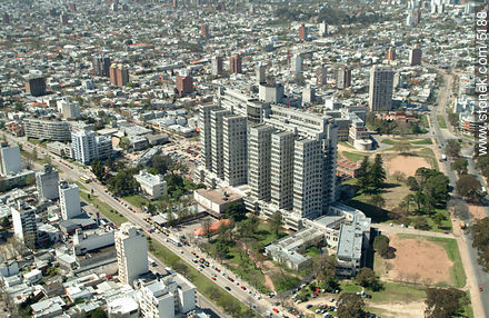 Parque Batlle, Hospital de Clínicas, Av Italia, Estadio Centenario - Departamento de Montevideo - URUGUAY. Foto No. 5188