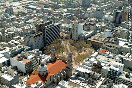 En rojo la Catedral Metropoliana. - Departamento de Montevideo - URUGUAY. Foto No. 5209