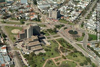 Bulevar Artigas. Monumento a Luis Batlle Berres - Departamento de Montevideo - URUGUAY. Foto No. 5230