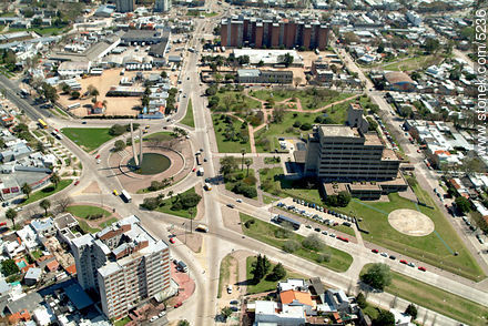 Bulevar Artigas. Monumento a Luis Batlle Berres - Departamento de Montevideo - URUGUAY. Foto No. 5236