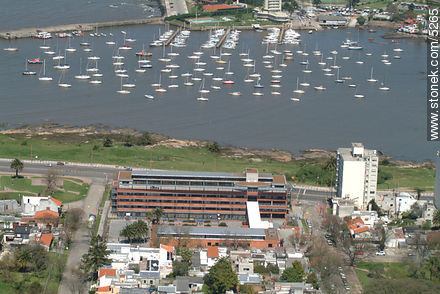 Liceo Francés frente al Puerto Buceo. - Departamento de Montevideo - URUGUAY. Foto No. 5265