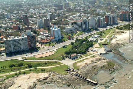 Punta Gomensoro. Malvín. Rambla Rep. de Chile y Colombes. - Departamento de Montevideo - URUGUAY. Foto No. 5266