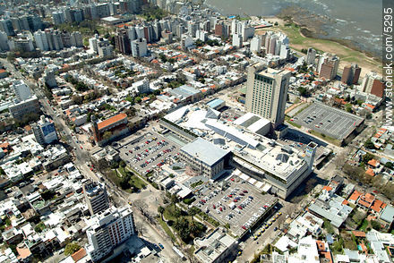 Punta Carreta Shopping. Hotel Sheraton - Departamento de Montevideo - URUGUAY. Foto No. 5295