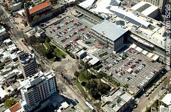 Estacionamiento del Punta Carretas Shopping. - Departamento de Montevideo - URUGUAY. Foto No. 5296