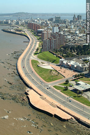 Rambla Rep. Argentina al Centro. Calle Ejido. - Departamento de Montevideo - URUGUAY. Foto No. 5394