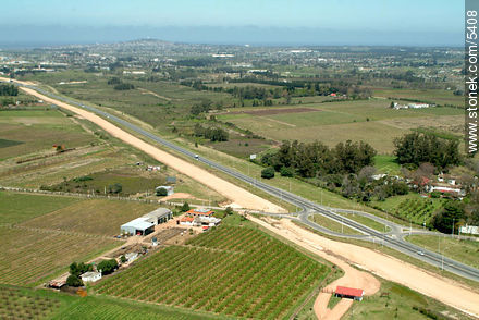Ruta 1 y Camino la Redención - Departamento de Montevideo - URUGUAY. Foto No. 5408