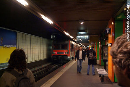 Estación Invalides. - París - FRANCIA. Foto No. 24490