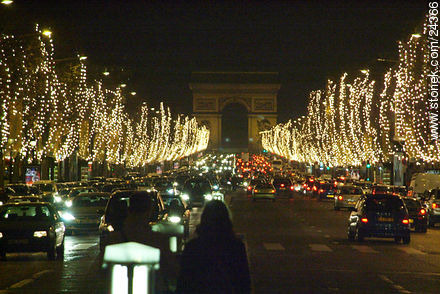 Champs Elysées. Arc du Triomphe - París - FRANCIA. Foto No. 24366