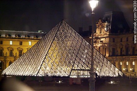 Musée du Louvre - Paris - FRANCE. Photo #24330
