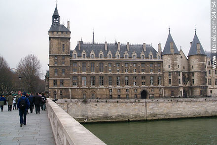 Conciergerie y Pont au Change - París - FRANCIA. Foto No. 24754