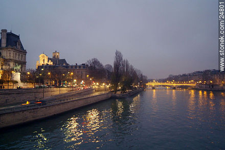 A la izquierda Quois de l'Hôtel de Ville y Puente L. Philippe - París - FRANCIA. Foto No. 24801