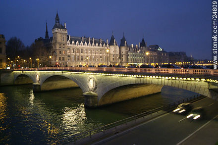 Pont au Change. Conciergerie. - París - FRANCIA. Foto No. 24809
