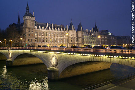 Pont au Change. Conciergerie. - París - FRANCIA. Foto No. 24810