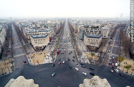  Av. des Champs Elysées, Av. Marceau, Av. D'Iéna, torre Eiffel desde lo alto del Arco de Triunfo - Paris - FRANCE. Photo #24937