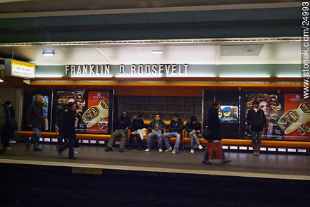 Estación de metro Franklin D. Roosevelt en Champs Elysées - París - FRANCIA. Foto No. 24993