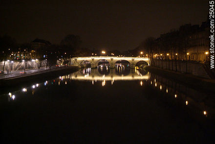 El puente Louis Philippe que une la ribera derecha del Sena con la Isla St. Louis. - París - FRANCIA. Foto No. 25045