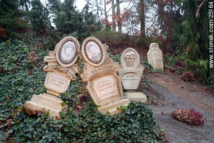 Lápidas en Eurodisney - París - FRANCIA. Foto No. 25164