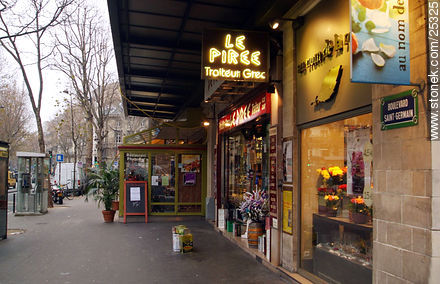 Comida griega en el Boulevard St. Germain - París - FRANCIA. Foto No. 25325