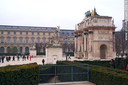 Musée du Louvre. Arc de Triomphe du Carrousel. - Paris - FRANCE. Photo #25878
