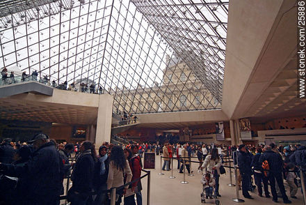 Musée du Louvre. La Pyramide. - París - FRANCIA. Foto No. 25886