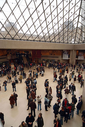 Musée du Louvre. La Pyramide. - Paris - FRANCE. Photo #25893