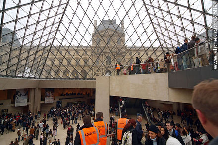 Musée du Louvre. La Pyramide. - Paris - FRANCE. Foto No. 25894