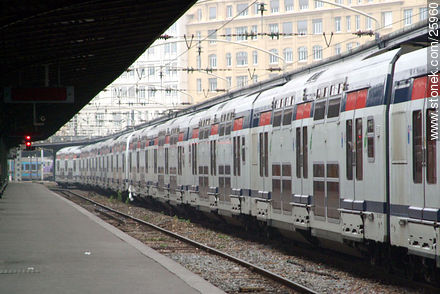 Tren en Gare de L'Est - París - FRANCIA. Foto No. 25960