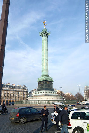 Place de la Bastille. Colonne de Juilliet. Procedimiento policial - París - FRANCIA. Foto No. 26090