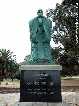 Confucio monument in front of Ramirez beach. - Department of Montevideo - URUGUAY. Photo #3964