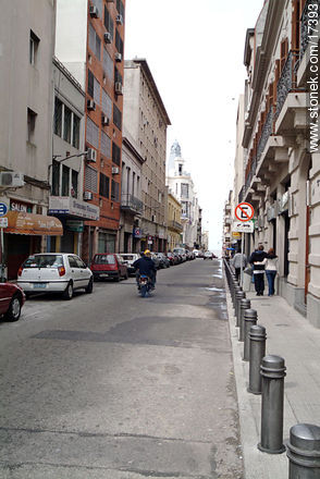 Calle Zabala - Departamento de Montevideo - URUGUAY. Foto No. 17393