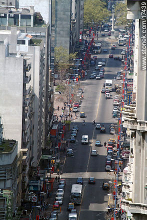 Av. 18 de Julio - Departamento de Montevideo - URUGUAY. Foto No. 17439