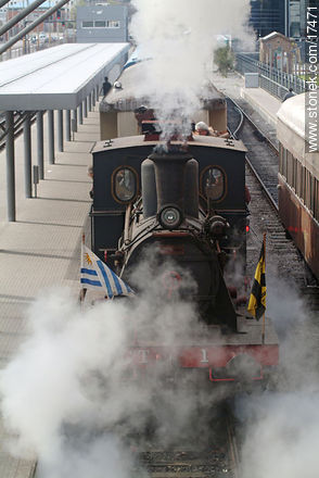 Locomotora a vapor - Departamento de Montevideo - URUGUAY. Foto No. 17471