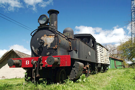 Locomotora a vapor - Departamento de Montevideo - URUGUAY. Foto No. 17528