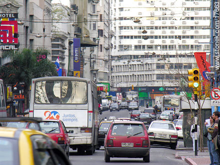 Avenida 18 de Julio - Departamento de Montevideo - URUGUAY. Foto No. 17663